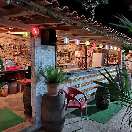 Main House With Pool & Outside Kitchen Amares